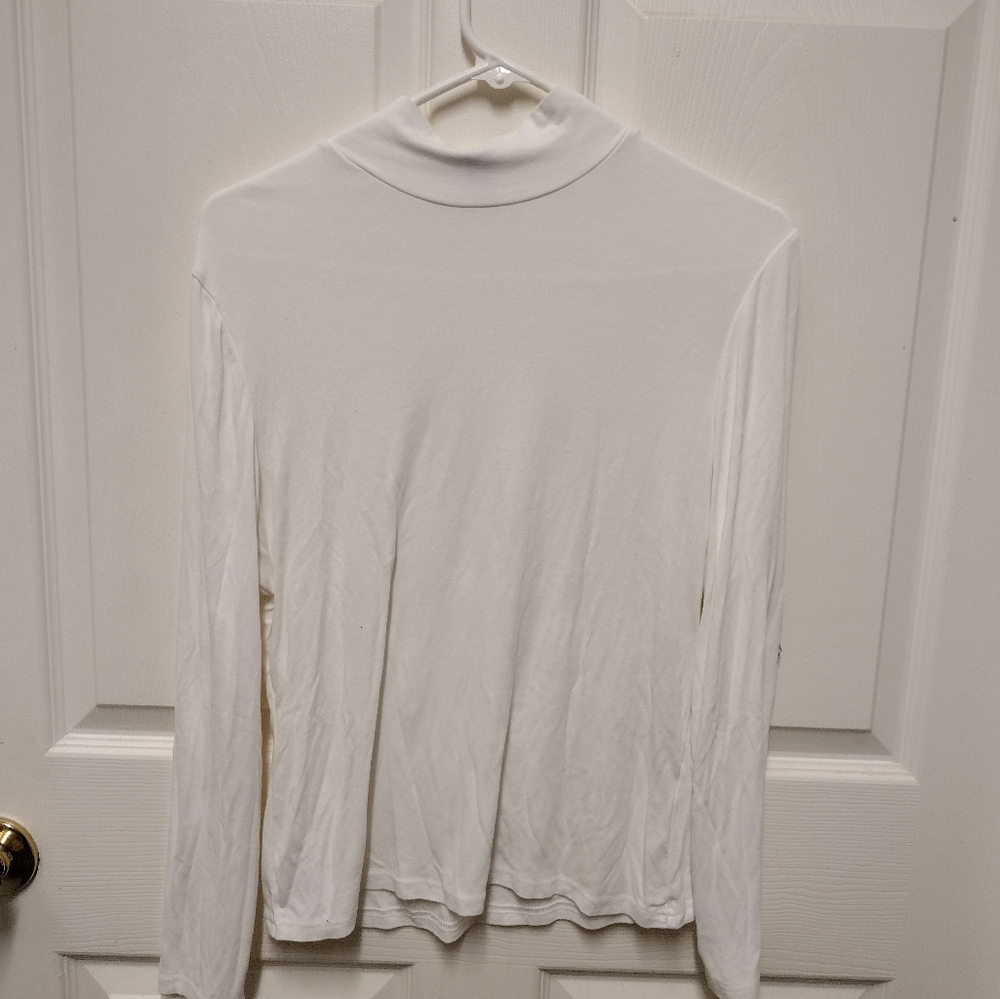 White turtle neck crop